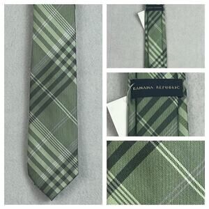 Banana Republic Mens Green 100% Silk Plaid Necktie Casual Summer